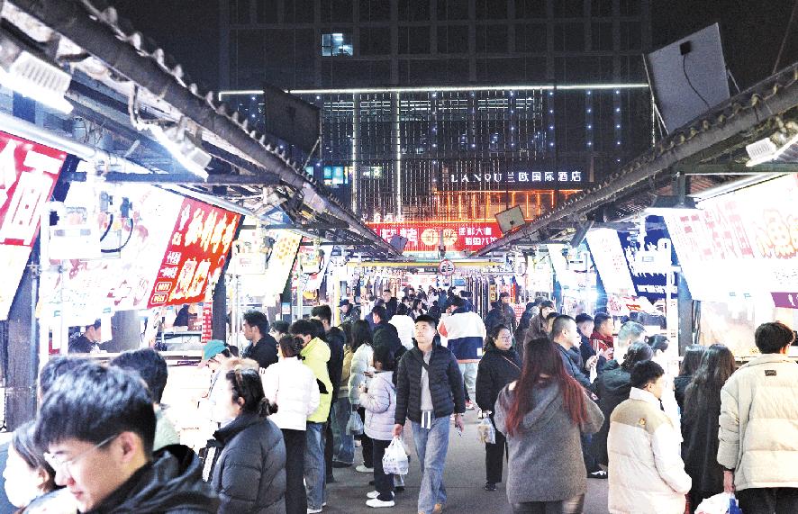 长街伴烟火 夜市人气旺